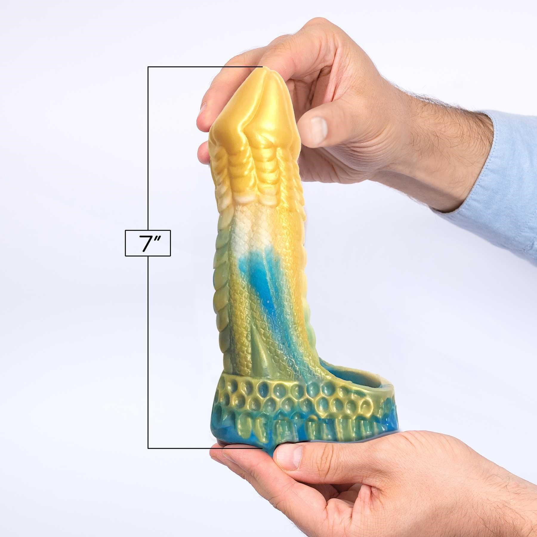 Alien Nation Komodo Extender hand holding to show length