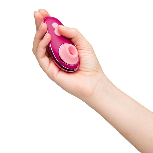 Womanizer Liberty 2 Iggy Azalea Edition in hand 2