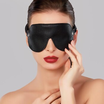Adore Seduce Me Mask on model image 1