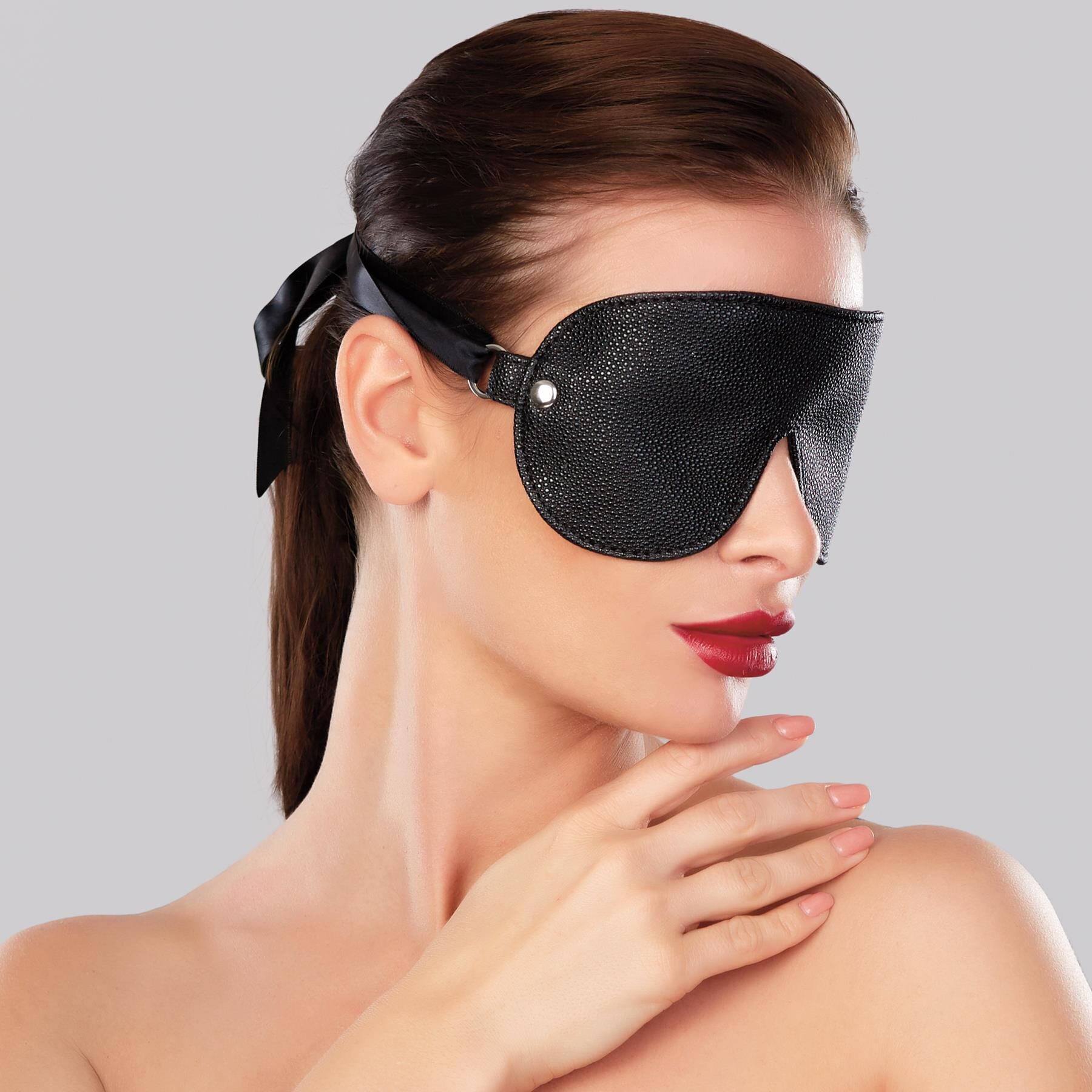 Adore Seduce Me Mask on model image 2