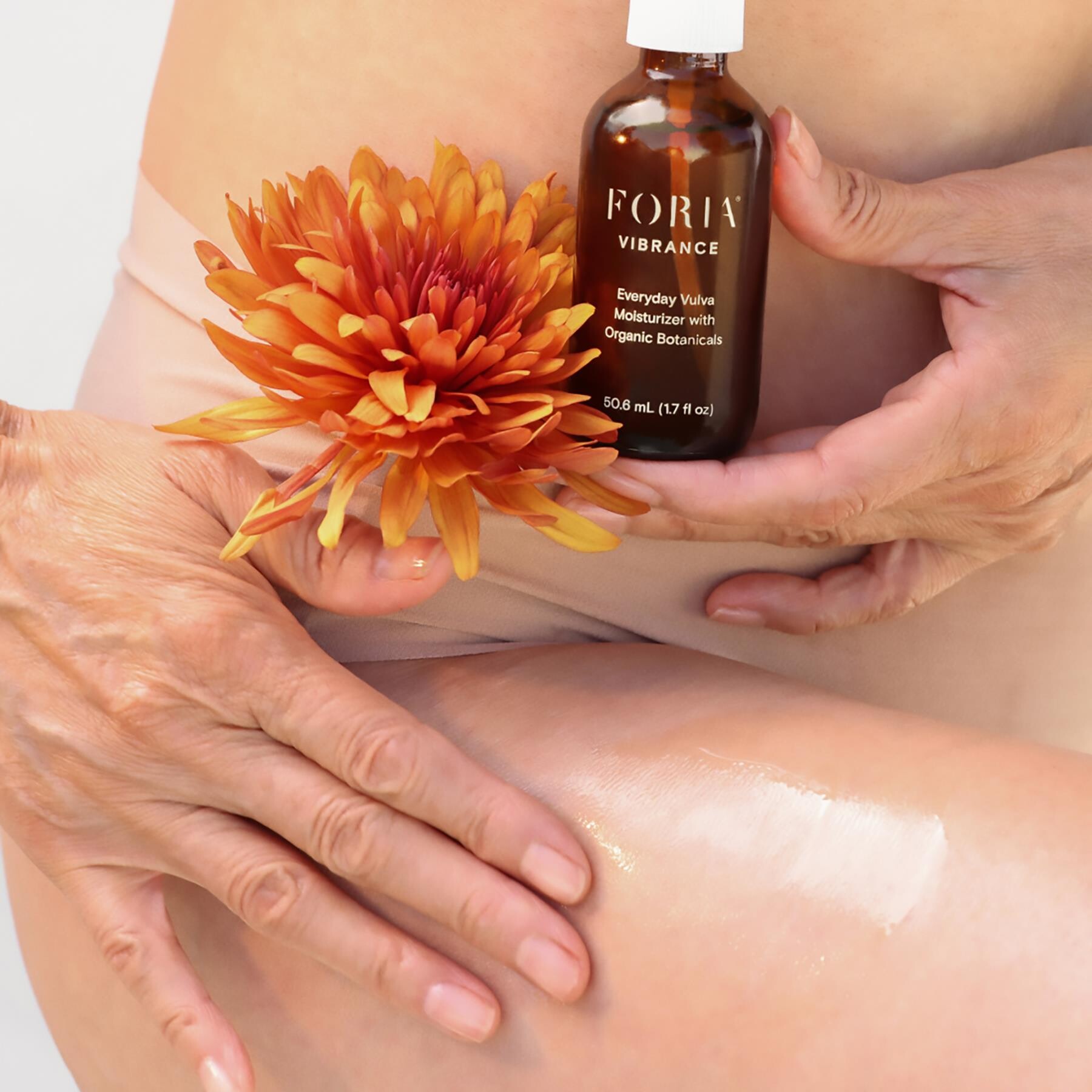 Everyday Hydrating Vulva Moisturizer with Organic Botanicals glam