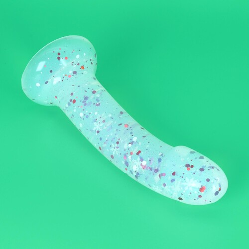 Green background laying down