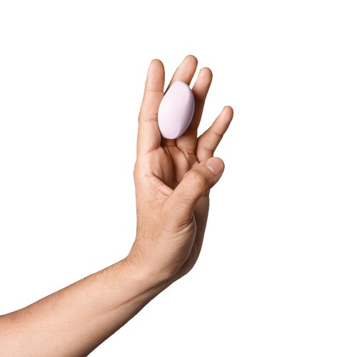 Dame Fin Finger Vibrator on finger shot 4