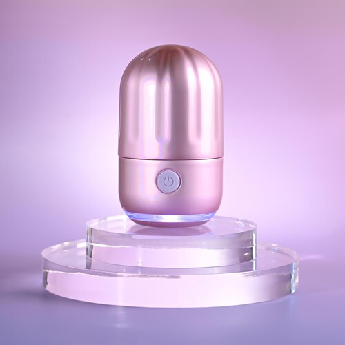 Vacation Vibes Tapping Clit Stimulator lifestyle view 2