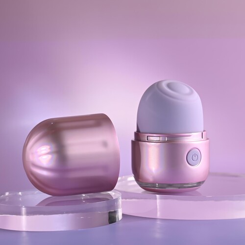 Vacation Vibes Tapping Clit Stimulator lifestyle view 3