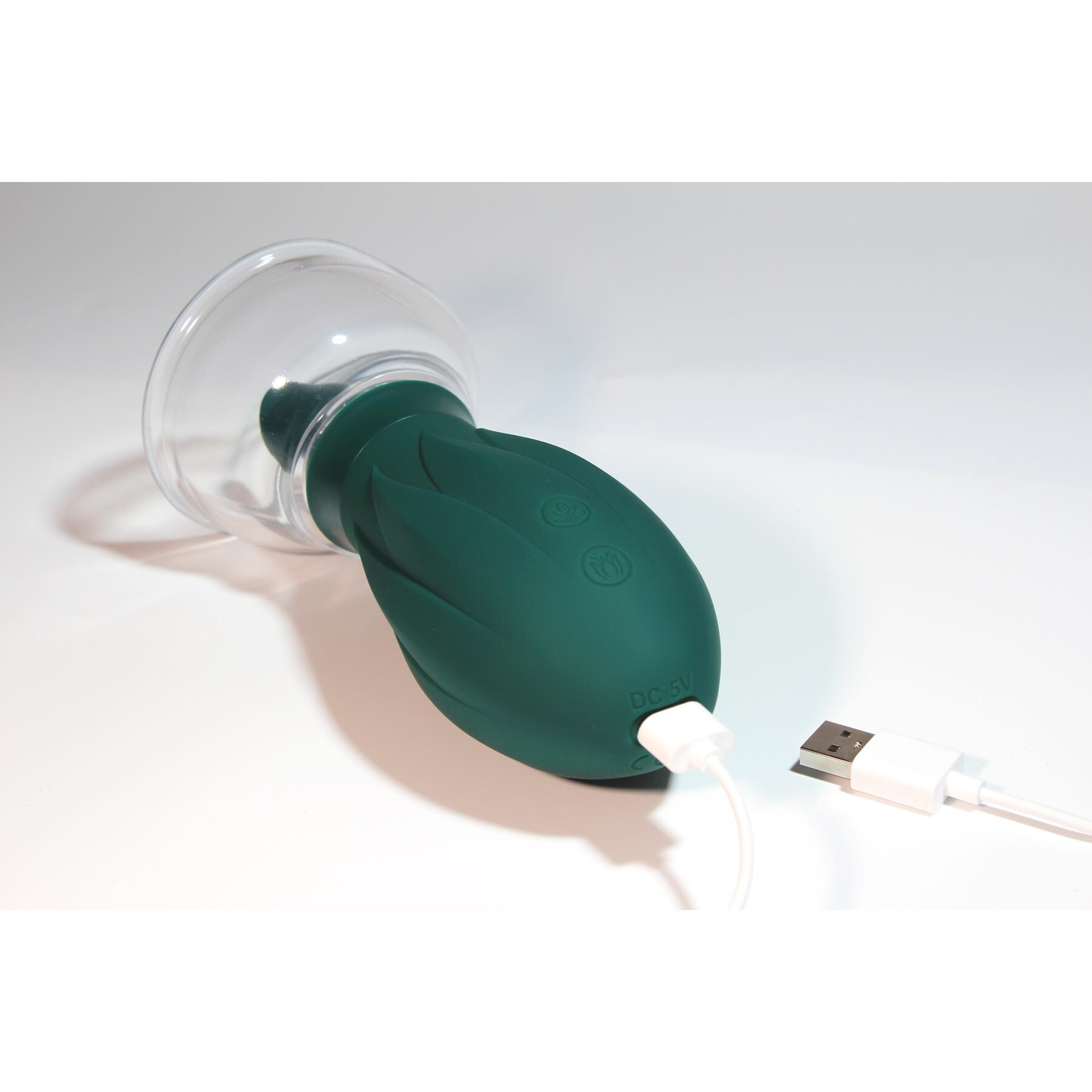 The Blossom Licking Pussy Pump - Product Shot