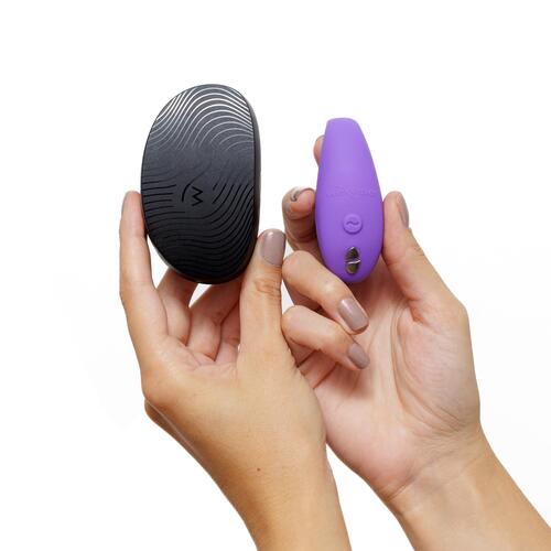 We-Vibe Sync Go Couples Vibrator color purple in hand